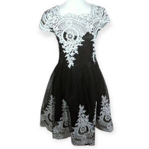BLACK & WHITE DRESS SZ.S/M EUC